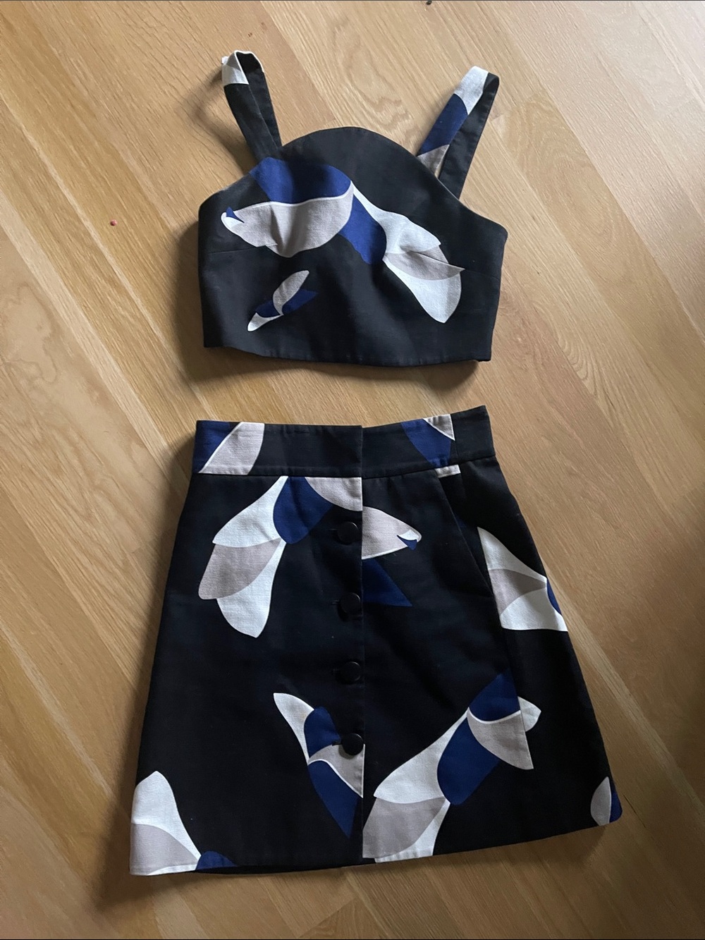 Tibi crop top skirt(size 6), top (size 2)